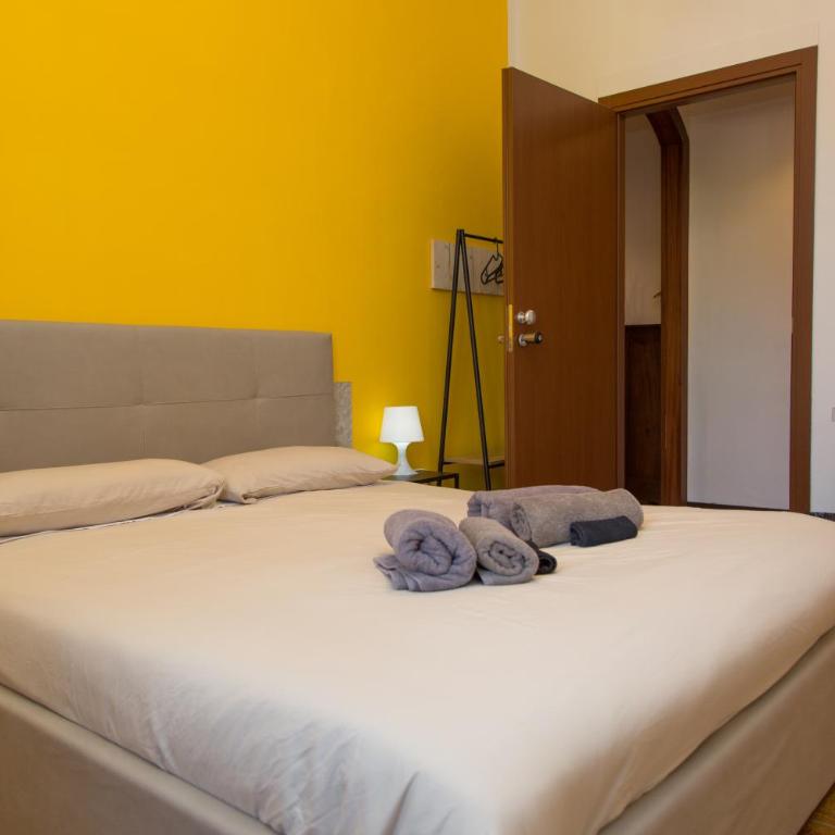 Guest House Turin Metro Young - Camera Matrimoniale con Bagno in Comune - 16