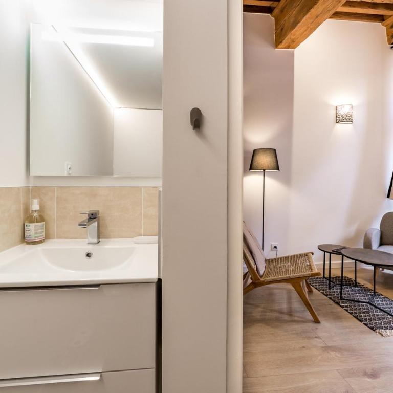 All in Lyon | Studio de charme au cœur de Lyon - Apartment - 7