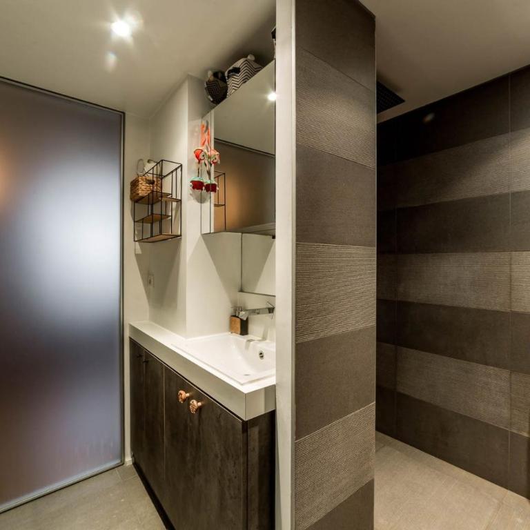 BnGo l La Vie sur la Saône l 2ch, 4p, parking, 4ème étage sans ascenseur - Two-Bedroom Apartment - 2