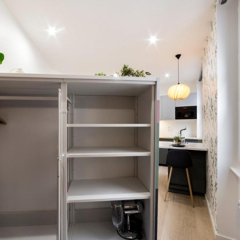 All in Lyon | Studio confortable | métro Garibaldi - Appartement - 9