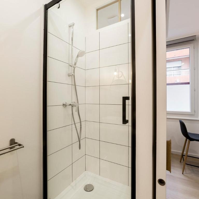 All in Lyon | Studio confortable | métro Garibaldi - Appartement - 12
