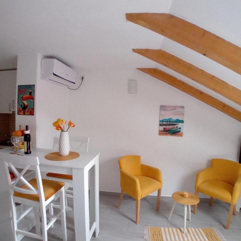 Kiwi Apartments Budva - Studio Apartman - 2