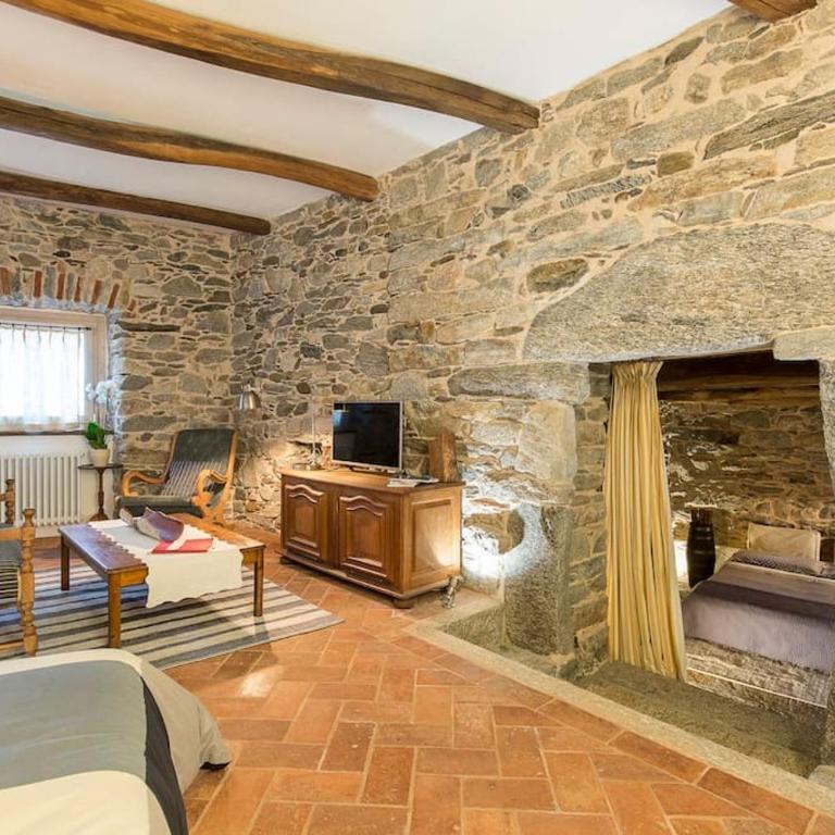 Medieval Stone Retreat with Lake Views - Two-Bedroom Apartment - 11