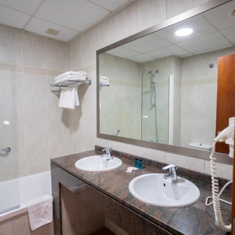 Hotel Cibeles Playa - Habitación Doble con 2 camas (2 adultos + 1 niño) - 4