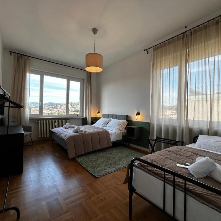 Big House-Private parking-12" walk from the ARENA - Two-Bedroom Apartment - 1
