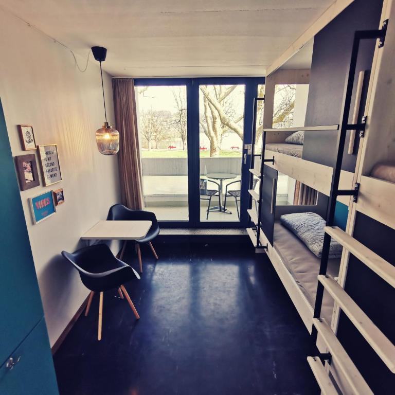 Backpackers Luzern - Einzelbett im Vierbett-Frauenschlafsaal mit Gemeinschaftsbad - 3