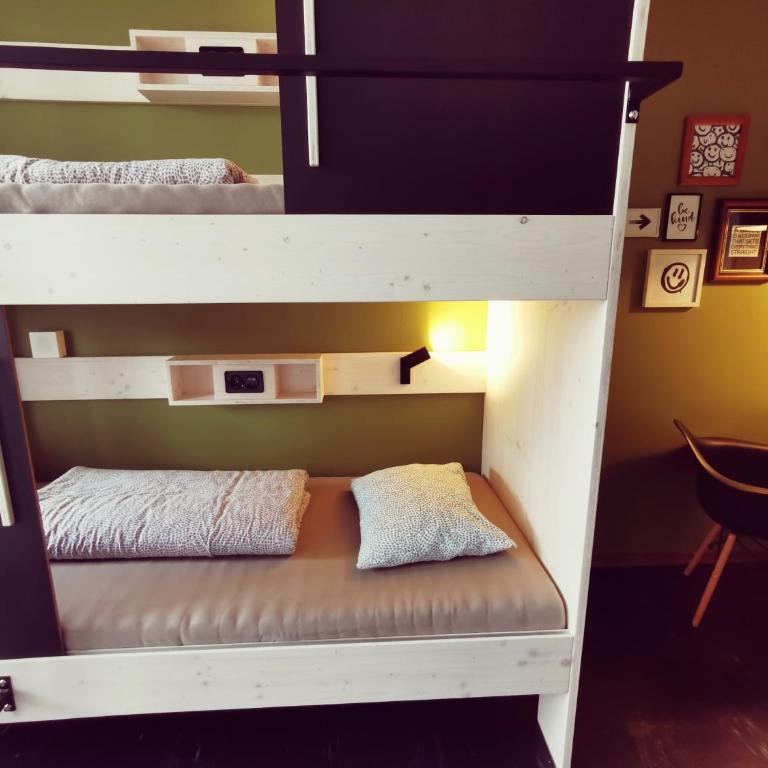 Backpackers Luzern - Einzelbett im Herrenschlafsaal mit 2 Betten und Gemeinschaftsbad - 5