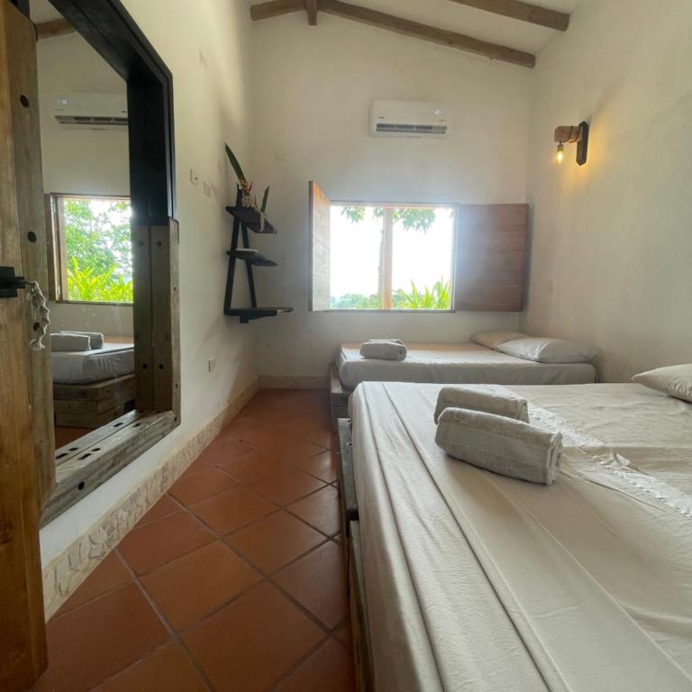 Finca Hotel el Valhalla - Habitación Cuádruple con baño privado externo - 5