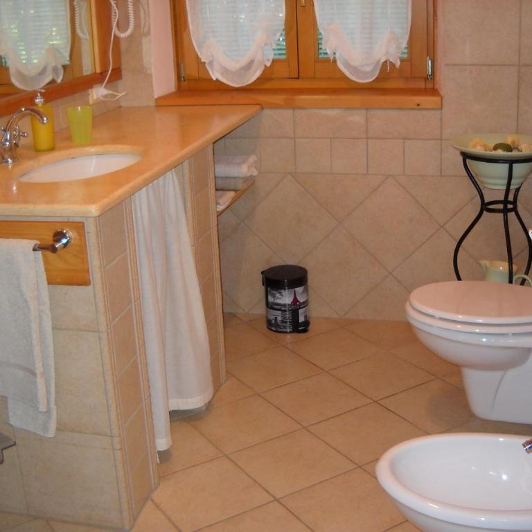 B&B Artemia - Camera Matrimoniale/Doppia con Letti Singoli con Bagno - 9