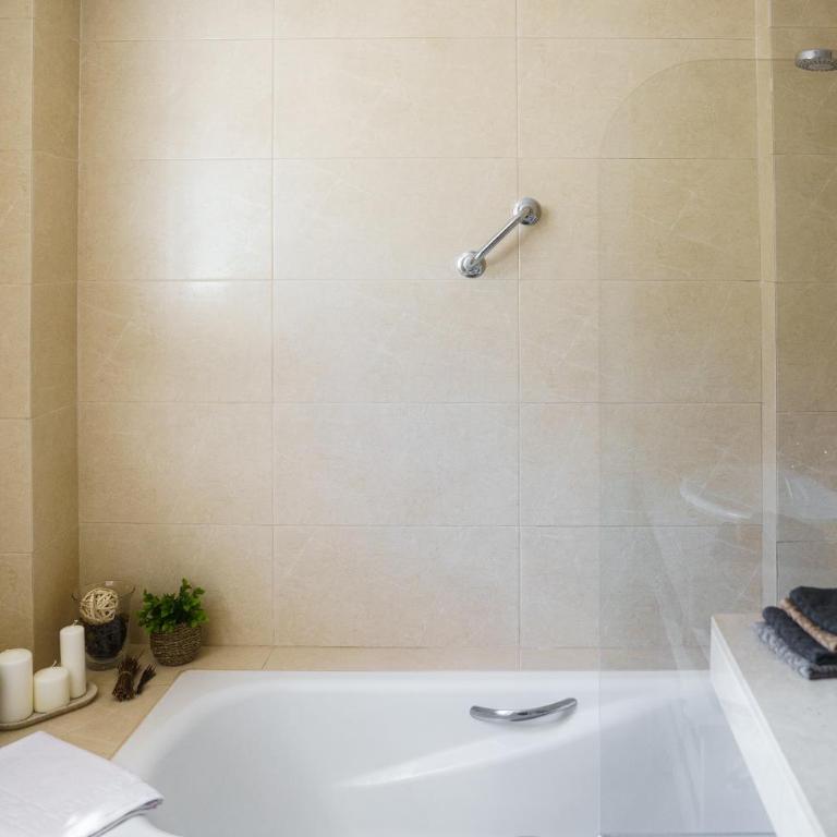 LUNA - AC, 2 pools, panoramic ocean, private garage, fibre net - Apartamento de 1 dormitorio - 57