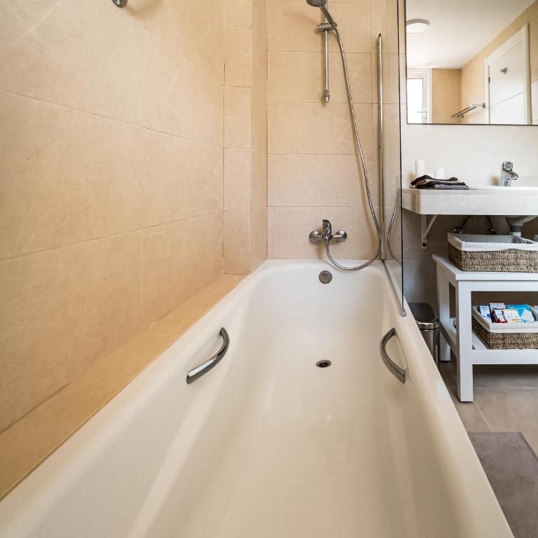 LUNA - AC, 2 pools, panoramic ocean, private garage, fibre net - Apartamento de 1 dormitorio - 60