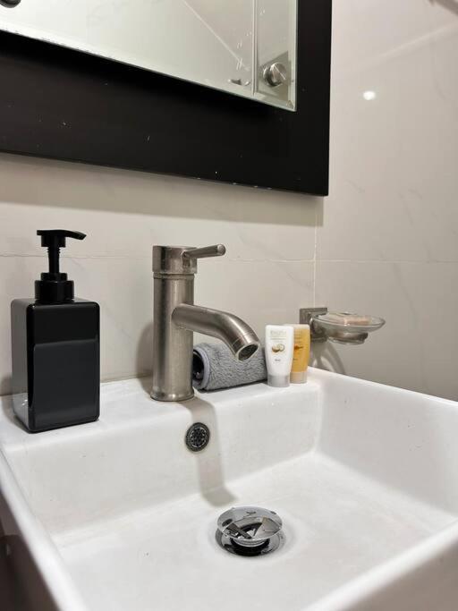 Nueva Galicia residencial, es una propiedad completa al sur de la ciudad que te ofrece modernidad, espacio, tranquilidad, cuenta con 4 recamaras 3 baños completos y 2 cajones de estacionamiento privados - Five-Bedroom House - 28