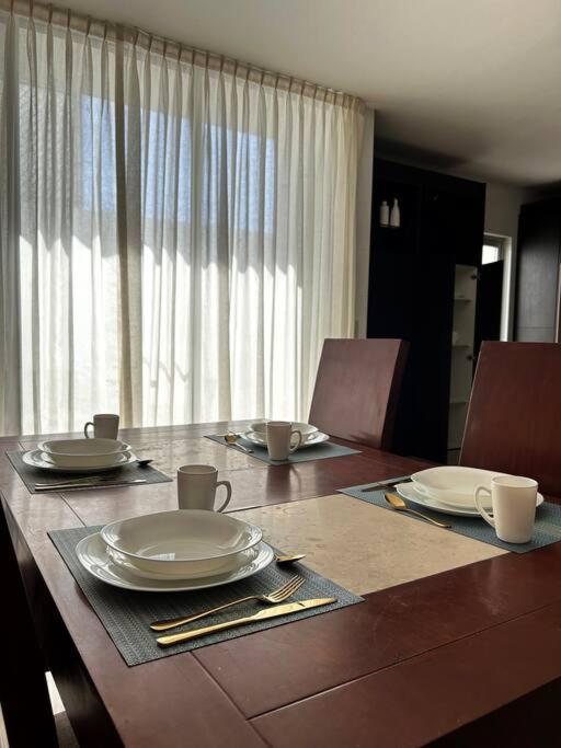 Nueva Galicia residencial, es una propiedad completa al sur de la ciudad que te ofrece modernidad, espacio, tranquilidad, cuenta con 4 recamaras 3 baños completos y 2 cajones de estacionamiento privados - Five-Bedroom House - 31