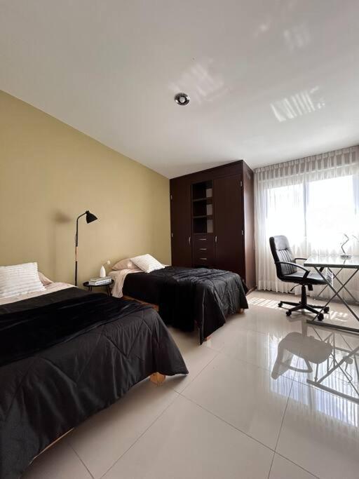 Nueva Galicia residencial, es una propiedad completa al sur de la ciudad que te ofrece modernidad, espacio, tranquilidad, cuenta con 4 recamaras 3 baños completos y 2 cajones de estacionamiento privados - Five-Bedroom House - 32