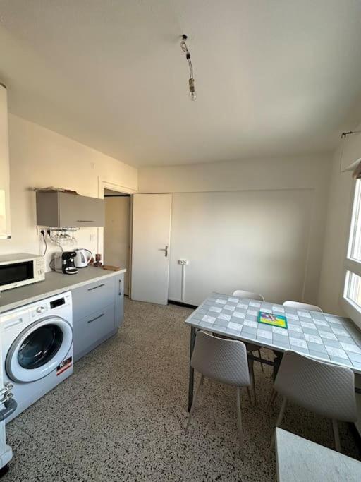 Ravissant T2 en entrée de ville climatisation et parking gratuit - Appartement 1 Chambre - 9