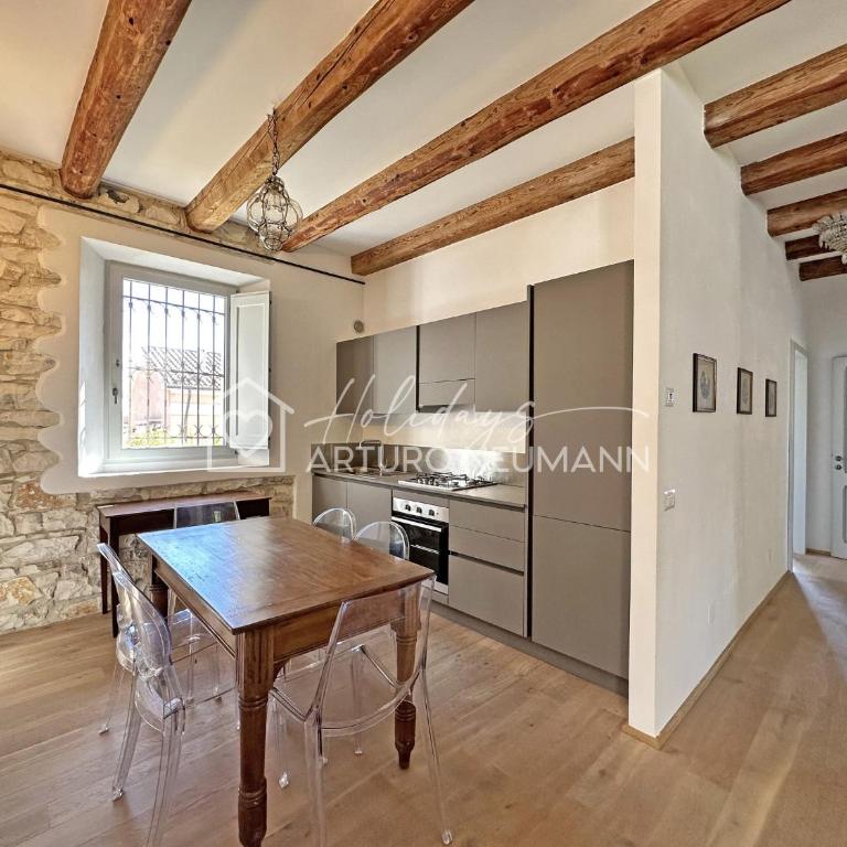 201 - Villa Fernanda - Trilocale immerso nel verde in centro a Numana - SPIAGGIA e NAVETTA WHITE BEACH CLUB OMAGGIO dal lun al ven FINO AL 02-08 - Appartamento Deluxe con 2 Camere da Letto - 5
