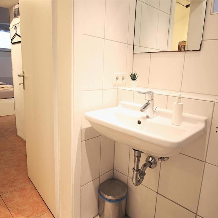 fully equipped apartment near main station - Apartment mit 1 Schlafzimmer - 9