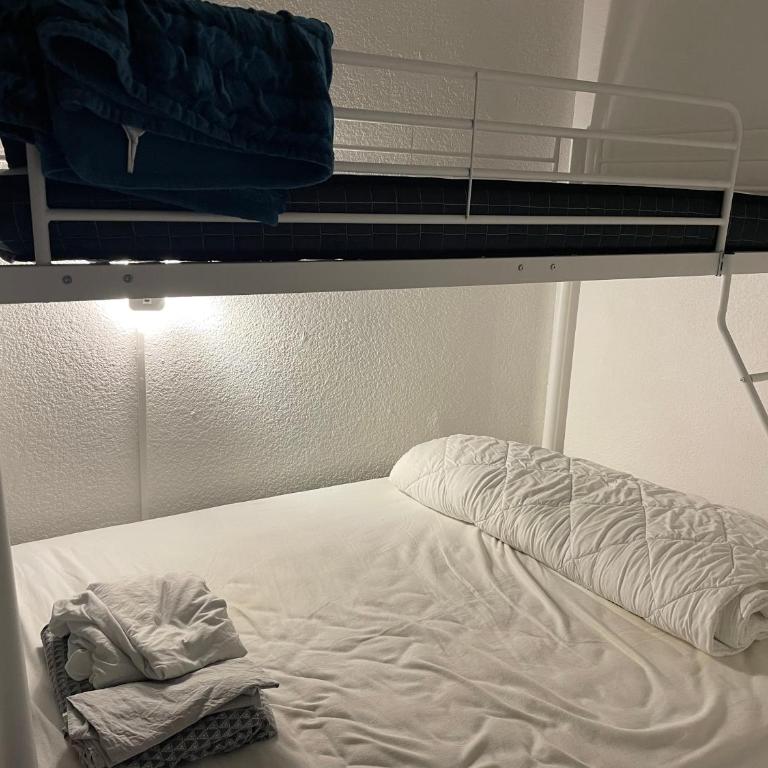 T2 - Les pieds dans le sables en toutes saisons 5 couchages - climatisation - parking privée - piscine - situation optimum et rare - Amoureva - Plage Richelieu- Cap d'Agde - One-Bedroom Apartment - 8