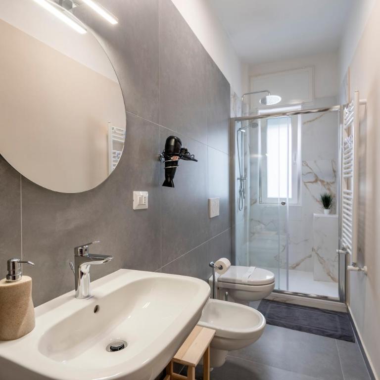 Miki's Home - Central rooms - Economy Triple Room with Shared Bathroom - 5