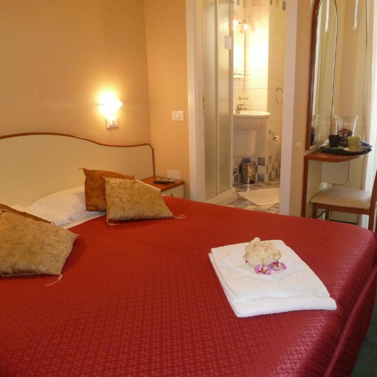 Hotel Crosal - Camera Matrimoniale con Vista Mare Parziale - 14