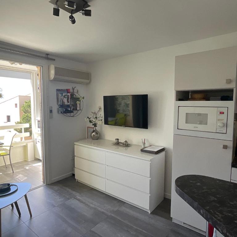 Domaine de La Coudouliere, Vue Mer, Plage, Piscine et Parc - One-Bedroom Apartment - 9
