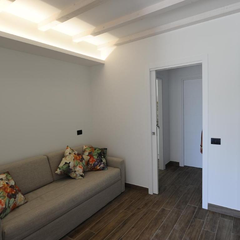 Conero Suites - Camera Tripla Deluxe con Vista Mare - 6