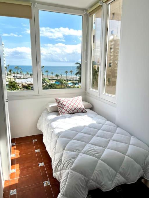 Playamar Deluxe pool & Beach Torremolinos Sinese design homes - Three-Bedroom Apartment - 8