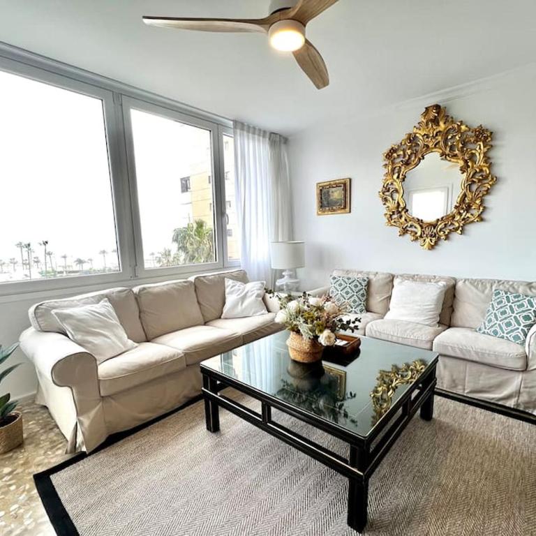 Playamar Deluxe pool & Beach Torremolinos Sinese design homes - Three-Bedroom Apartment - 11