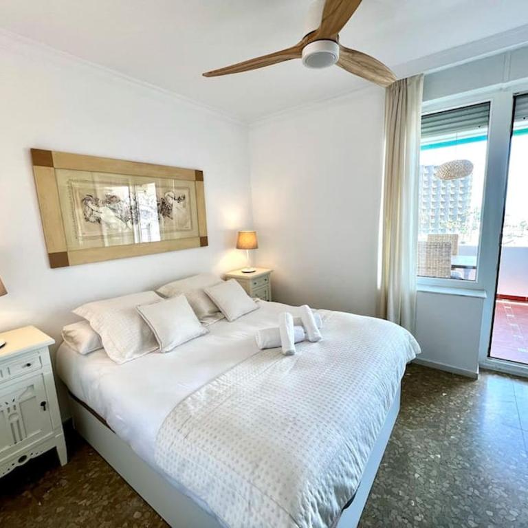 Playamar Deluxe pool & Beach Torremolinos Sinese design homes - Three-Bedroom Apartment - 6