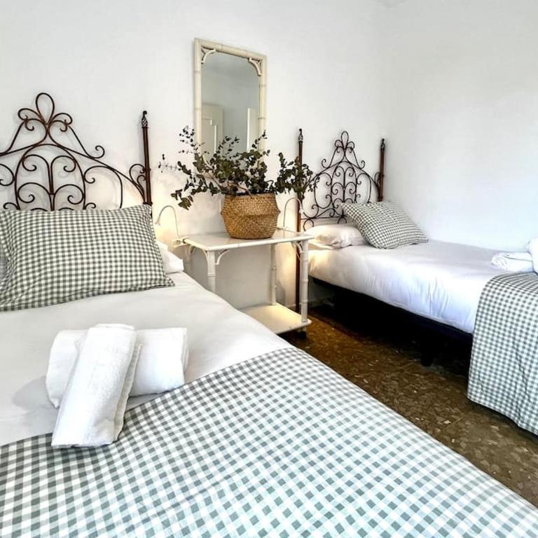 Playamar Deluxe pool & Beach Torremolinos Sinese design homes - Three-Bedroom Apartment - 21