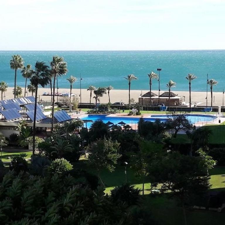 Playamar Deluxe pool & Beach Torremolinos Sinese design homes - Three-Bedroom Apartment - 2