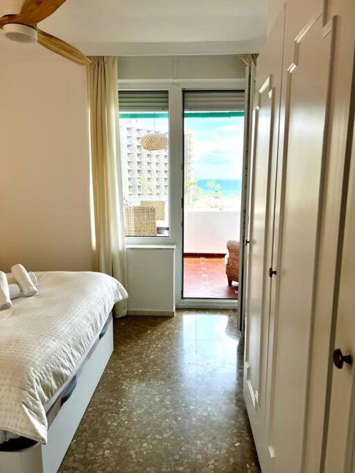Playamar Deluxe pool & Beach Torremolinos Sinese design homes - Three-Bedroom Apartment - 15