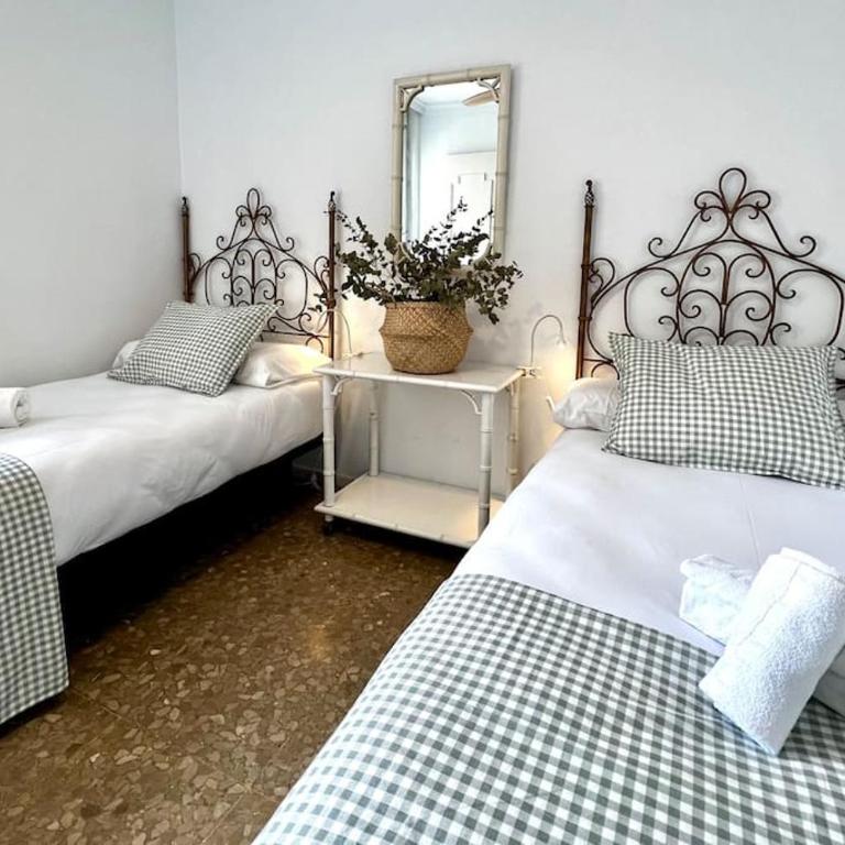 Playamar Deluxe pool & Beach Torremolinos Sinese design homes - Three-Bedroom Apartment - 26