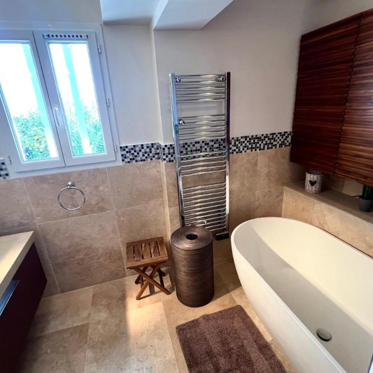 Vallauris Sea View - Villa - 8 people - Swimming pool - Villa - 64