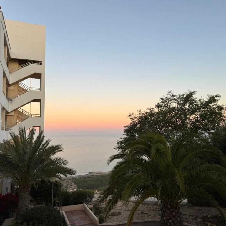 Stylish Seaview Apartment - Apartment - 18