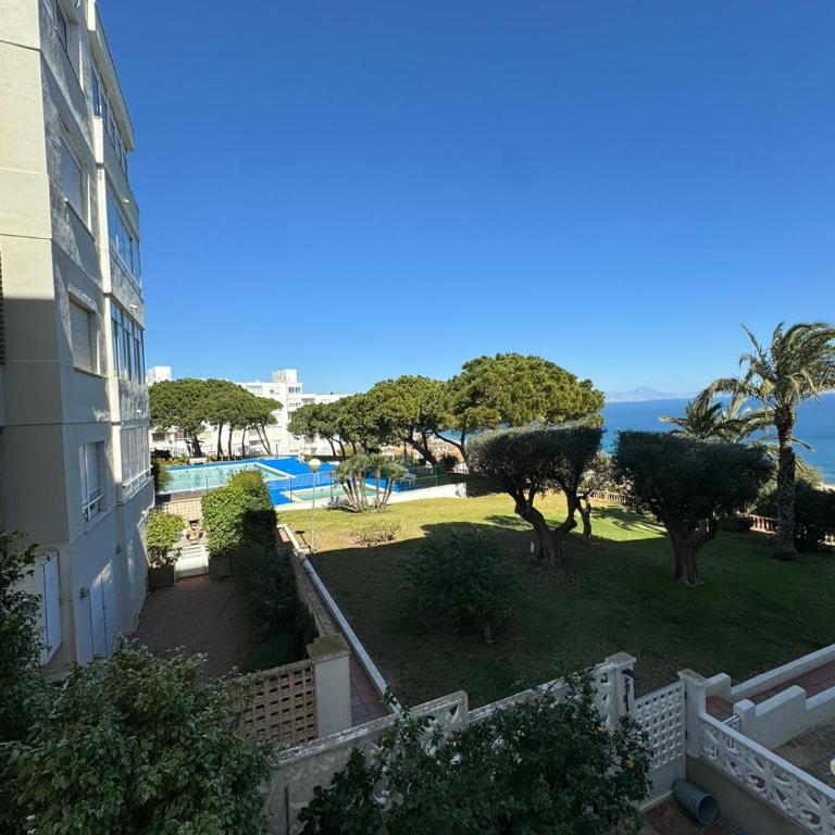 Stylish Seaview Apartment - Apartment - 38