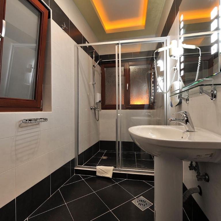 Hotel Sucevic Garni - Komfor Dvokrevetna Soba s Bračnim Krevetom ili Dvokrevetna Soba sa Zasebnim Krevetima - 3