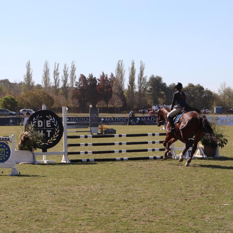 RentUp - Retiro de lujo Casa moderna con jardin y piscina en Pilar - Casa de 4 dormitorios - 22