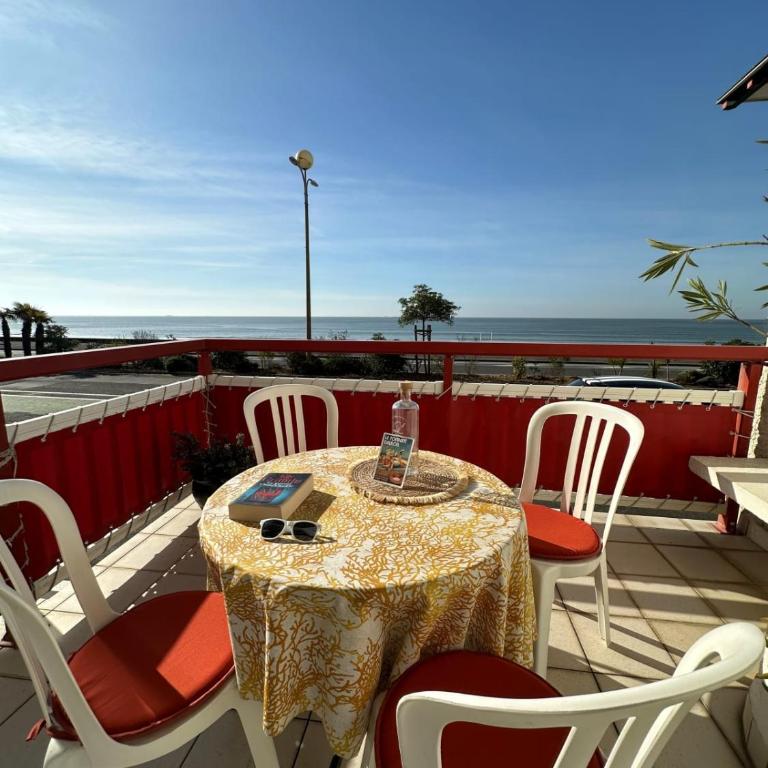 Spacious family nest facing the sea - Appartement - 1