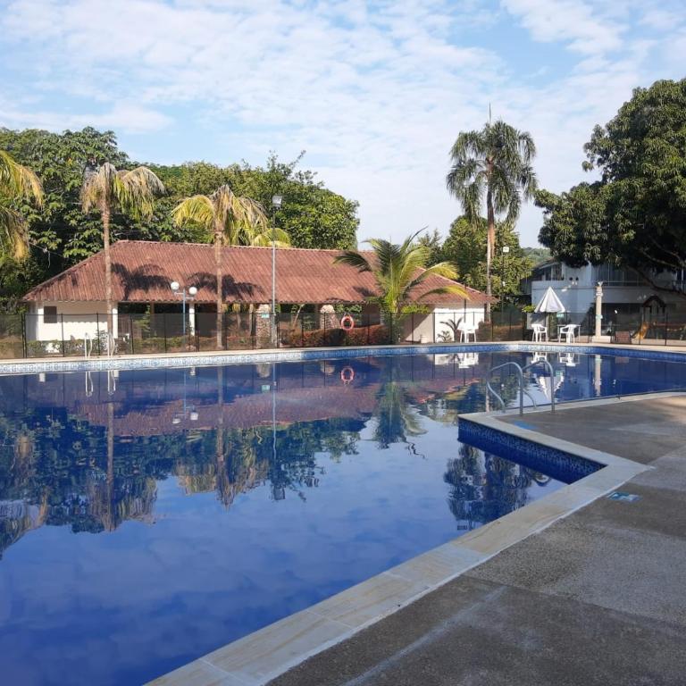 Descansa en familia en Rio Bonito lleva tus mascotas - Casa de 3 dormitorios - 1