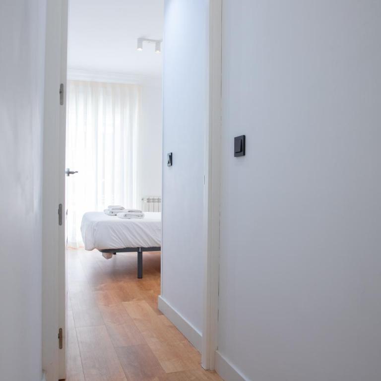 Madrid Río Suites - Apartment with Balcony - 13