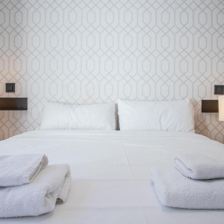 Madrid Río Suites - Apartment with Balcony - 11
