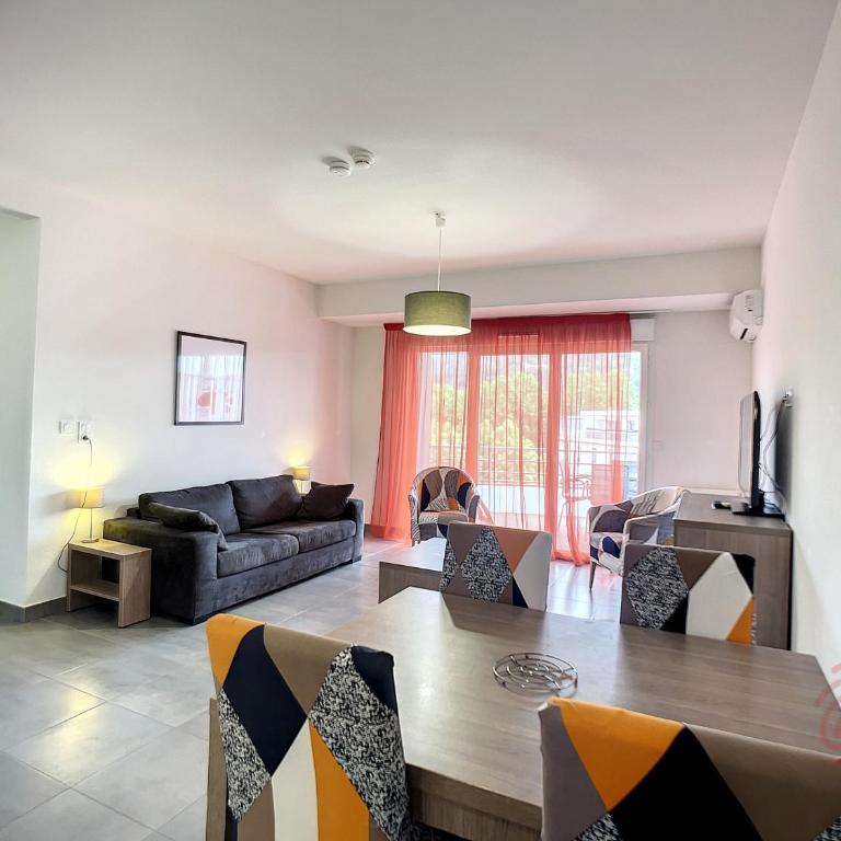 Appartement F2 PMR, climatisé, avec terrasse et parking privé, au cœur de Lamalou-les-Bains - Apartamento de 1 dormitorio - 1