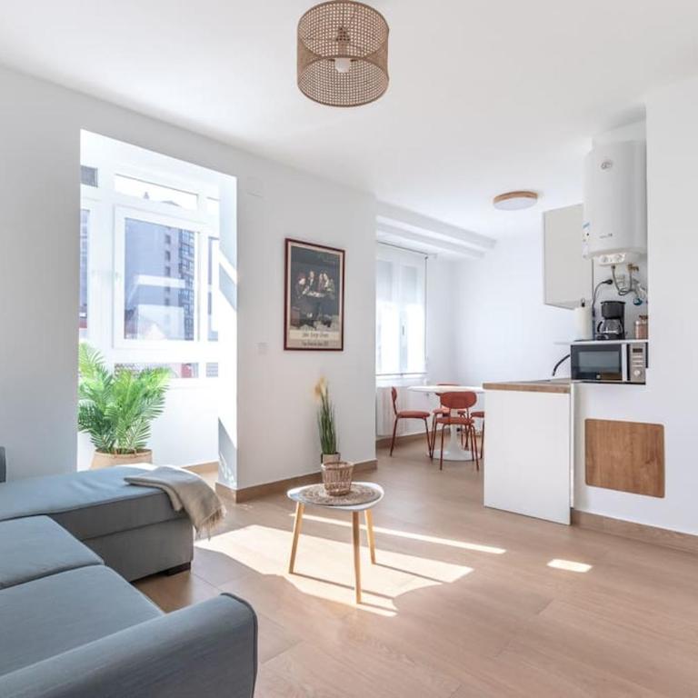 Piso renovado cerca del Ayuntamiento y del metro - Apartamento de 2 dormitorios - 11