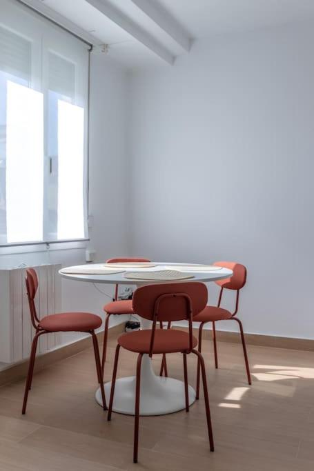 Piso renovado cerca del Ayuntamiento y del metro - Apartamento de 2 dormitorios - 25