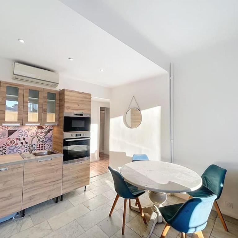 Cannes 3 BR 3 bath close to Palais & Croisette by Olam Properties - Appartement 3 Chambres - 5