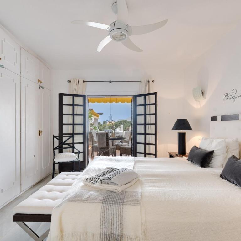 Aldea Blanca 2 BDRM Central Apt w Stunning Views - Two-Bedroom Apartment - 27