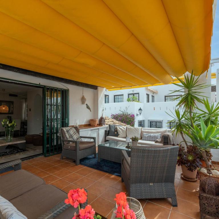 Aldea Blanca 2 BDRM Central Apt w Stunning Views - Two-Bedroom Apartment - 11
