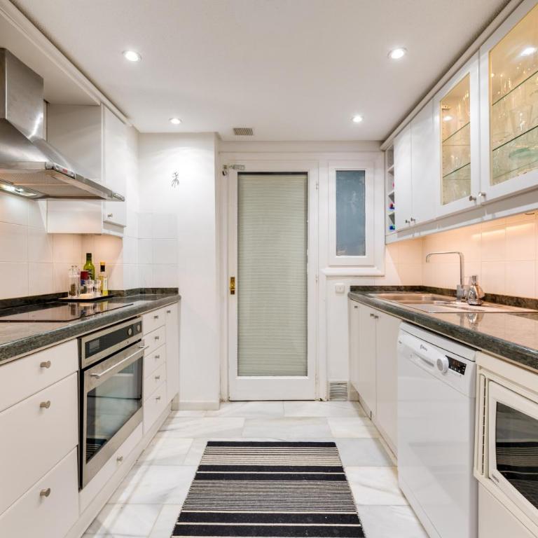 Aldea Blanca 2 BDRM Central Apt w Stunning Views - Two-Bedroom Apartment - 25