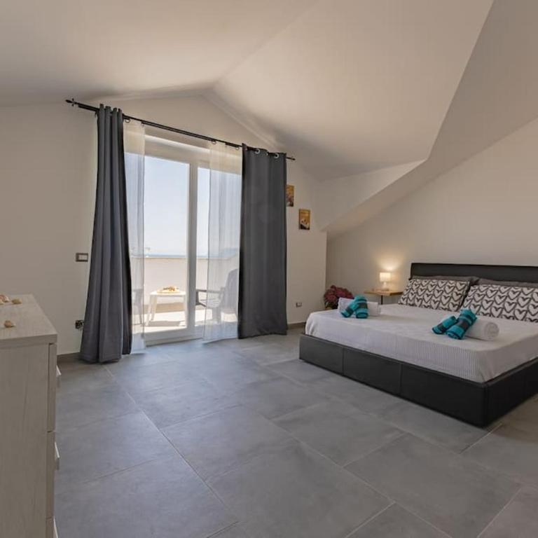 Panoramic apartment on the beach A/C - Appartamento con 2 Camere da Letto - 2